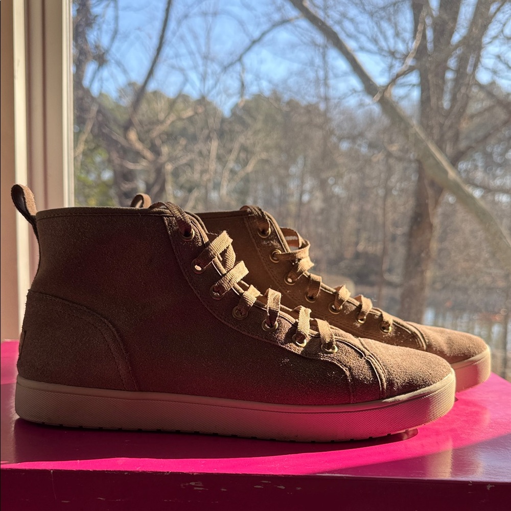 Koolaburra Women's Tan High-Tops Sz. 10